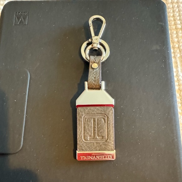 Tignanello Brown Leather w/Sivertone Hardware Hangtag/Key Ring - Picture 7 of 7